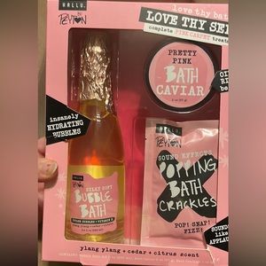 Bath set Love Thy Bath set NWT